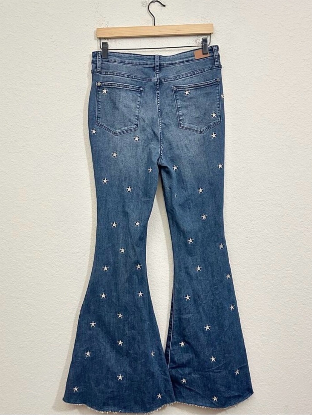 JUDY BLUE Super Flare Jeans Blue Denim Stars Embroidered Boho Retro - Picture 2 of 5
